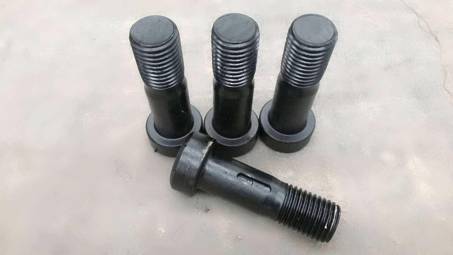 �����������ǿ��˨